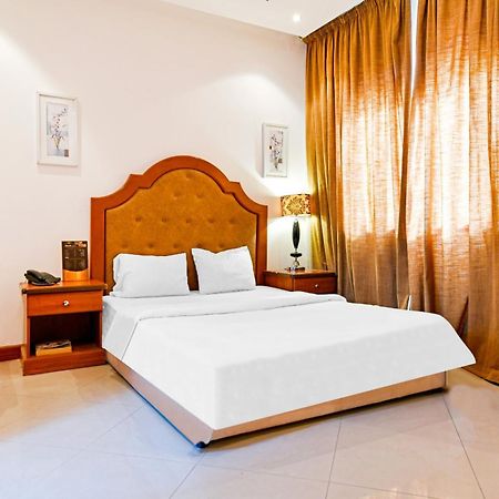 Oyo 118 Revira Hotel Manáma Kültér fotó
