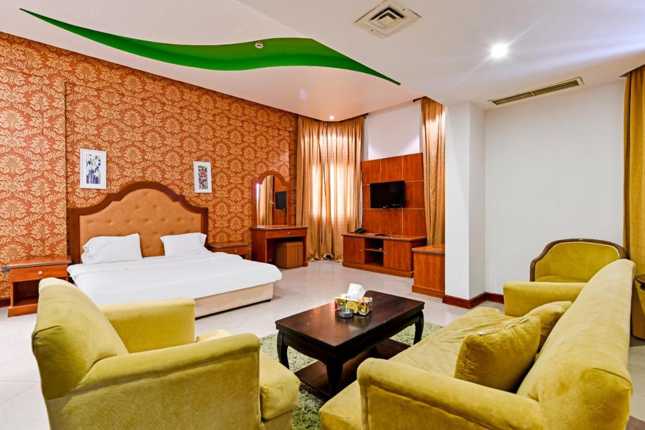 Oyo 118 Revira Hotel Manáma Kültér fotó
