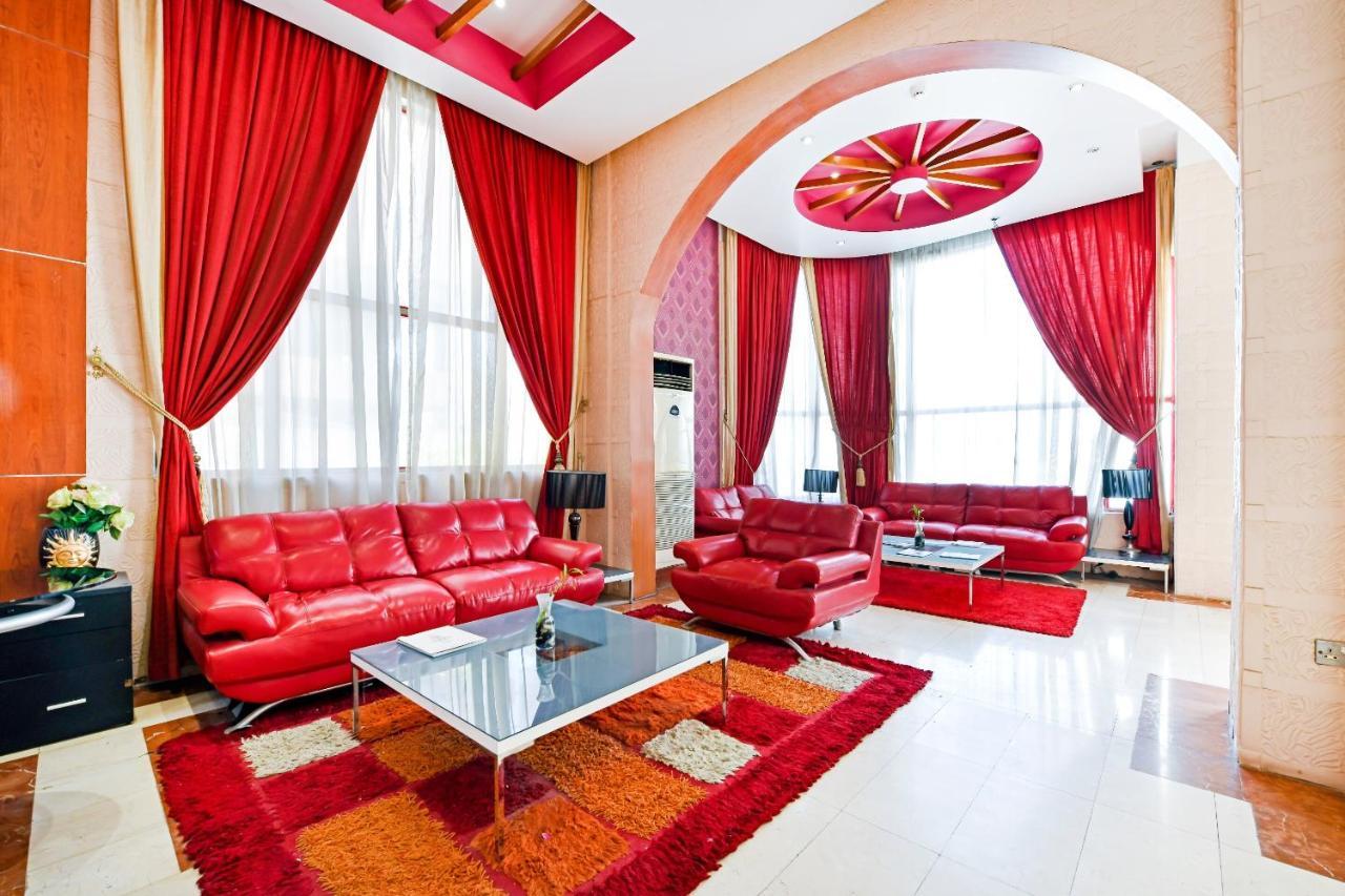 Oyo 118 Revira Hotel Manáma Kültér fotó