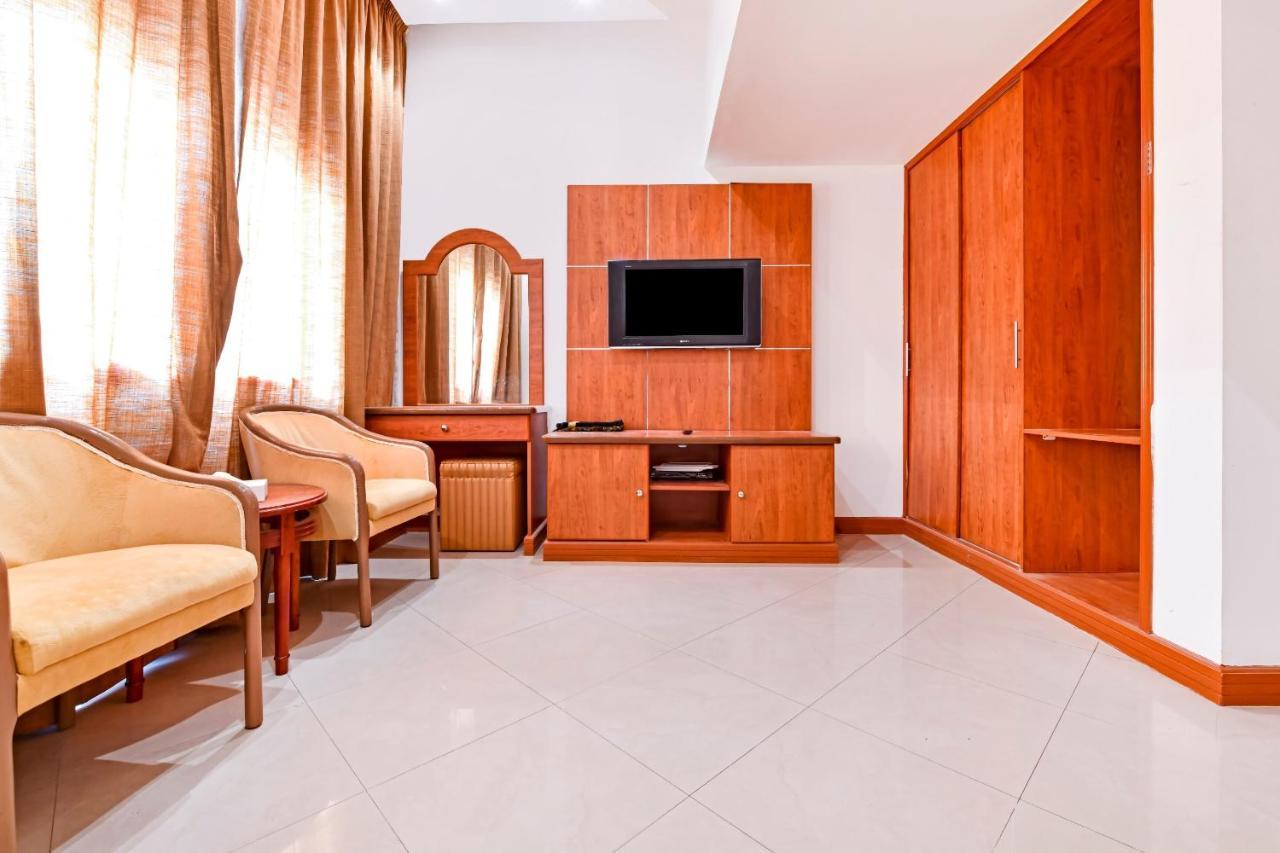 Oyo 118 Revira Hotel Manáma Kültér fotó