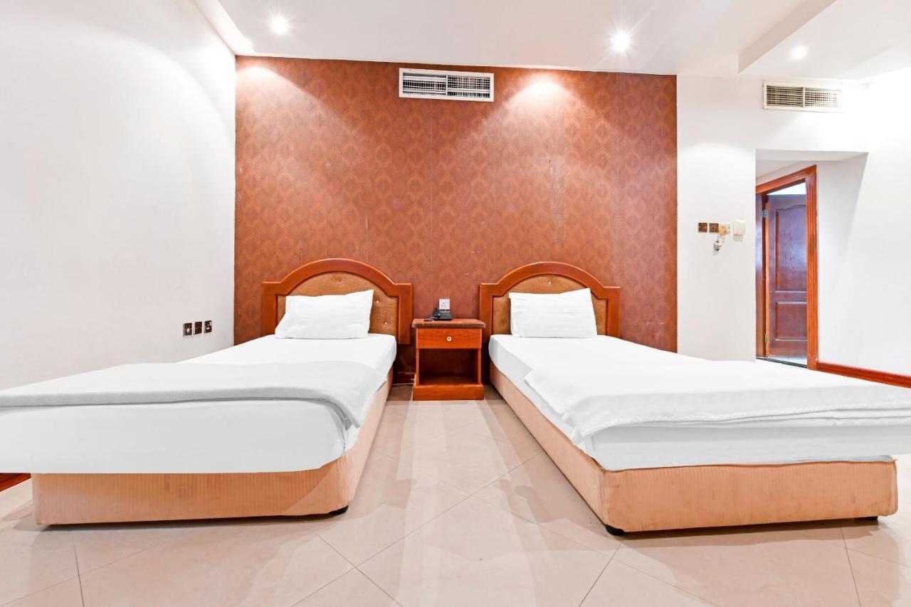 Oyo 118 Revira Hotel Manáma Kültér fotó