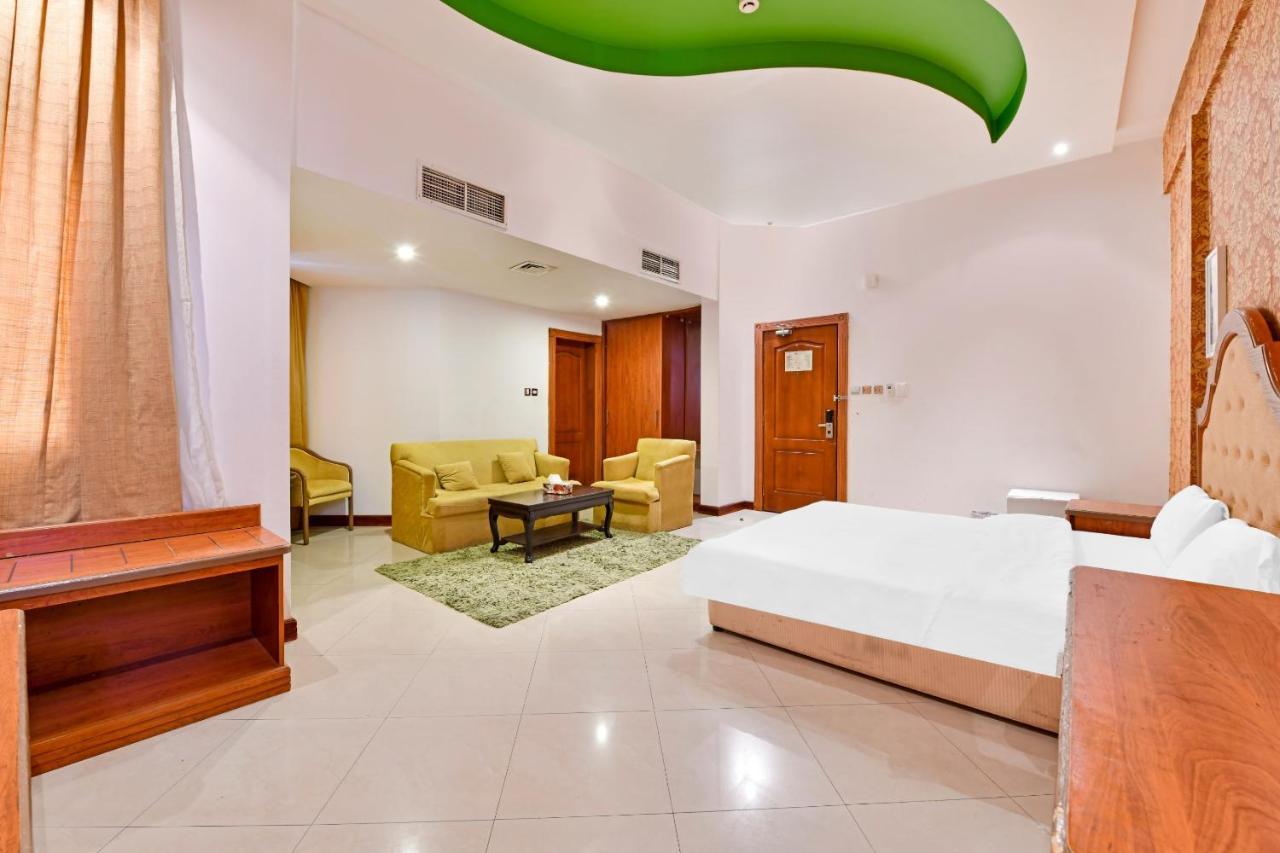 Oyo 118 Revira Hotel Manáma Kültér fotó