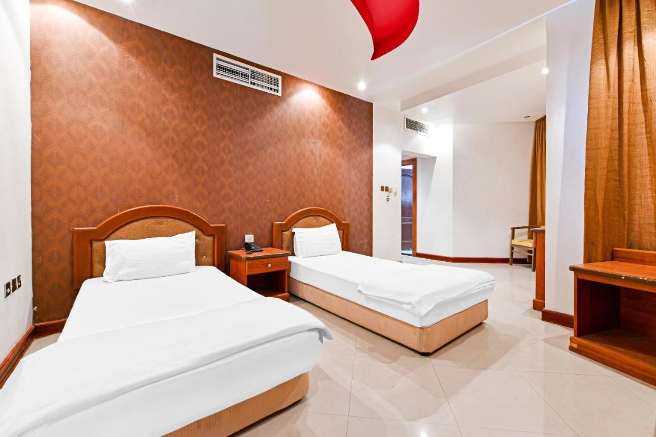 Oyo 118 Revira Hotel Manáma Kültér fotó