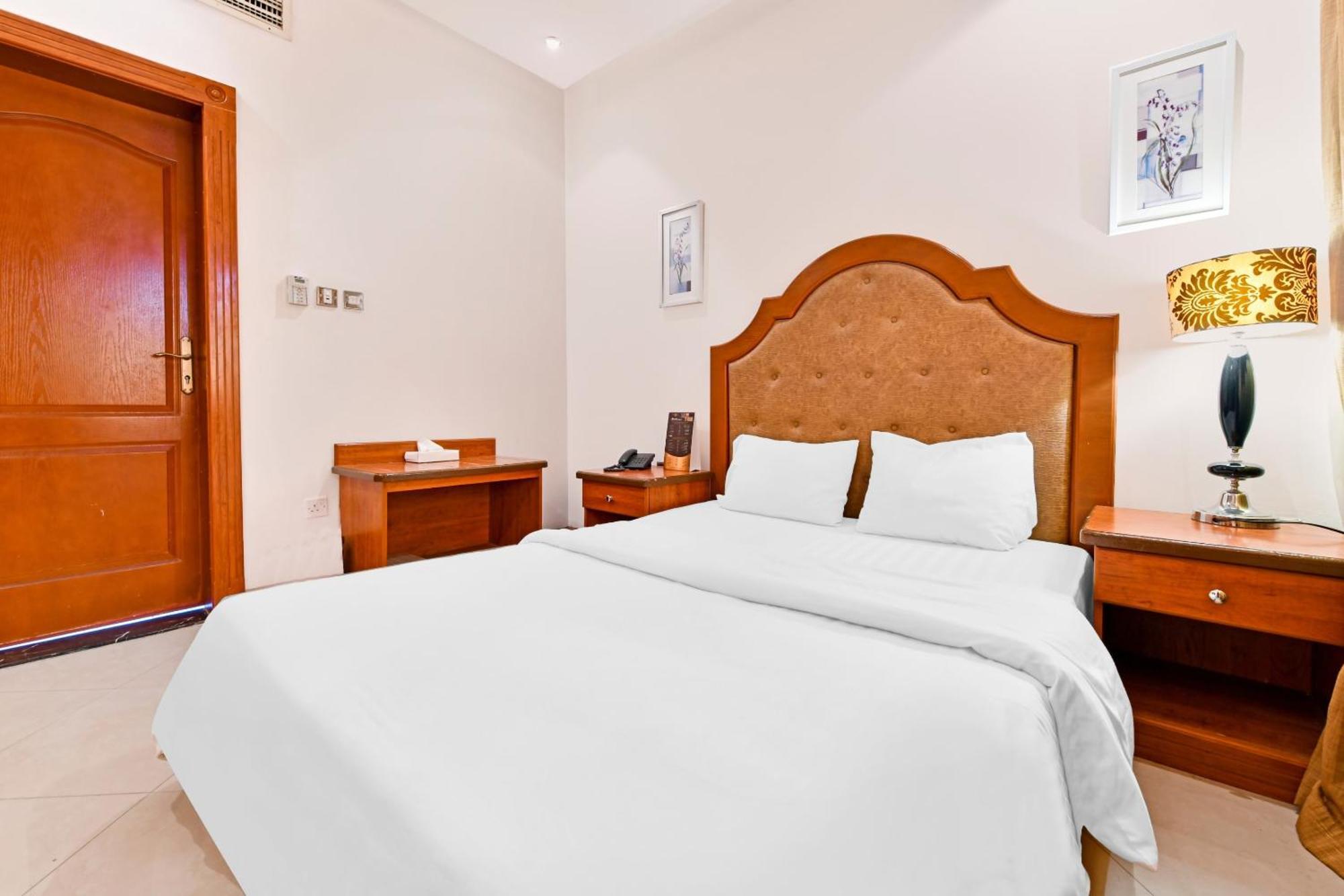 Oyo 118 Revira Hotel Manáma Kültér fotó