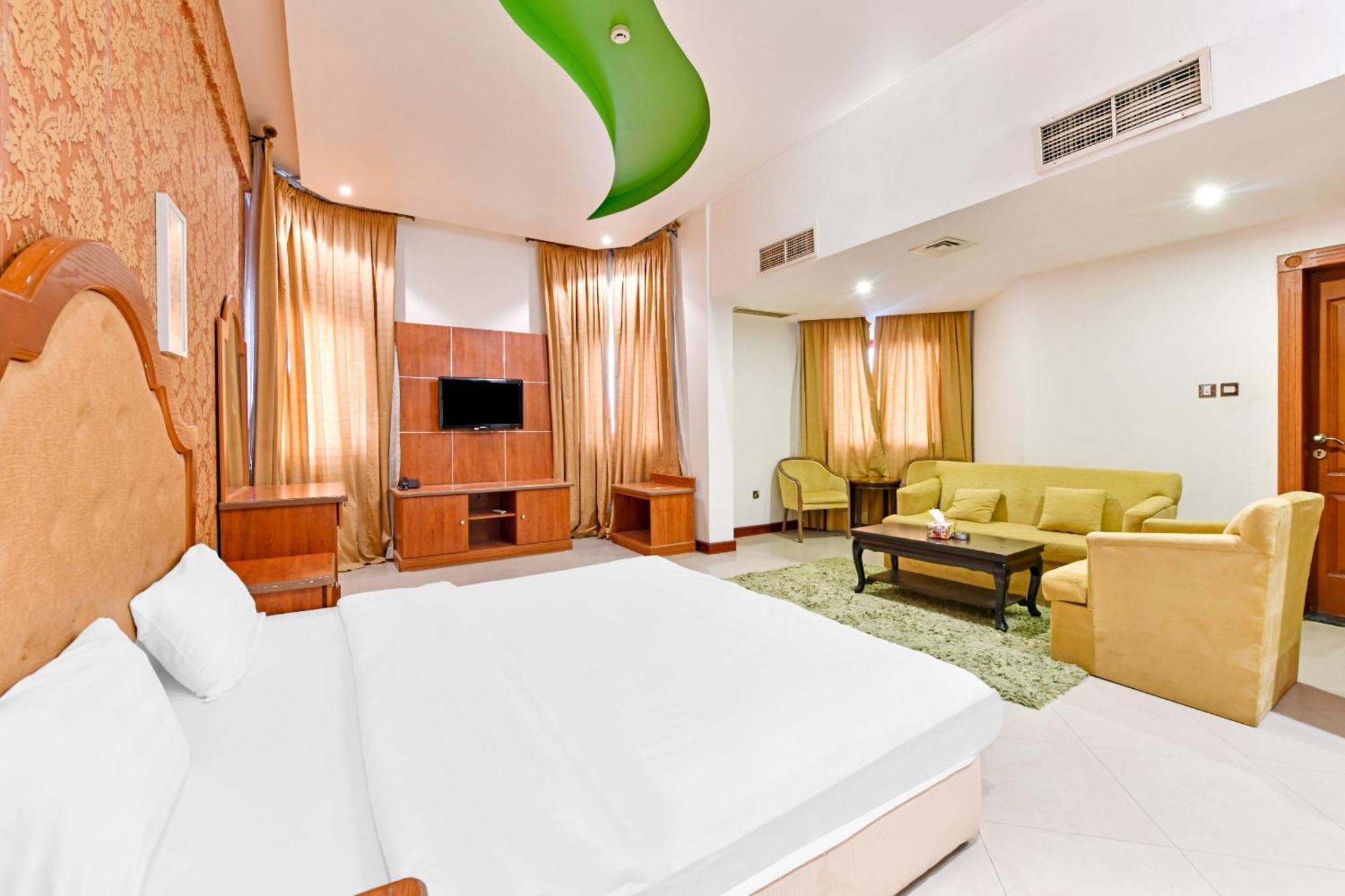 Oyo 118 Revira Hotel Manáma Kültér fotó